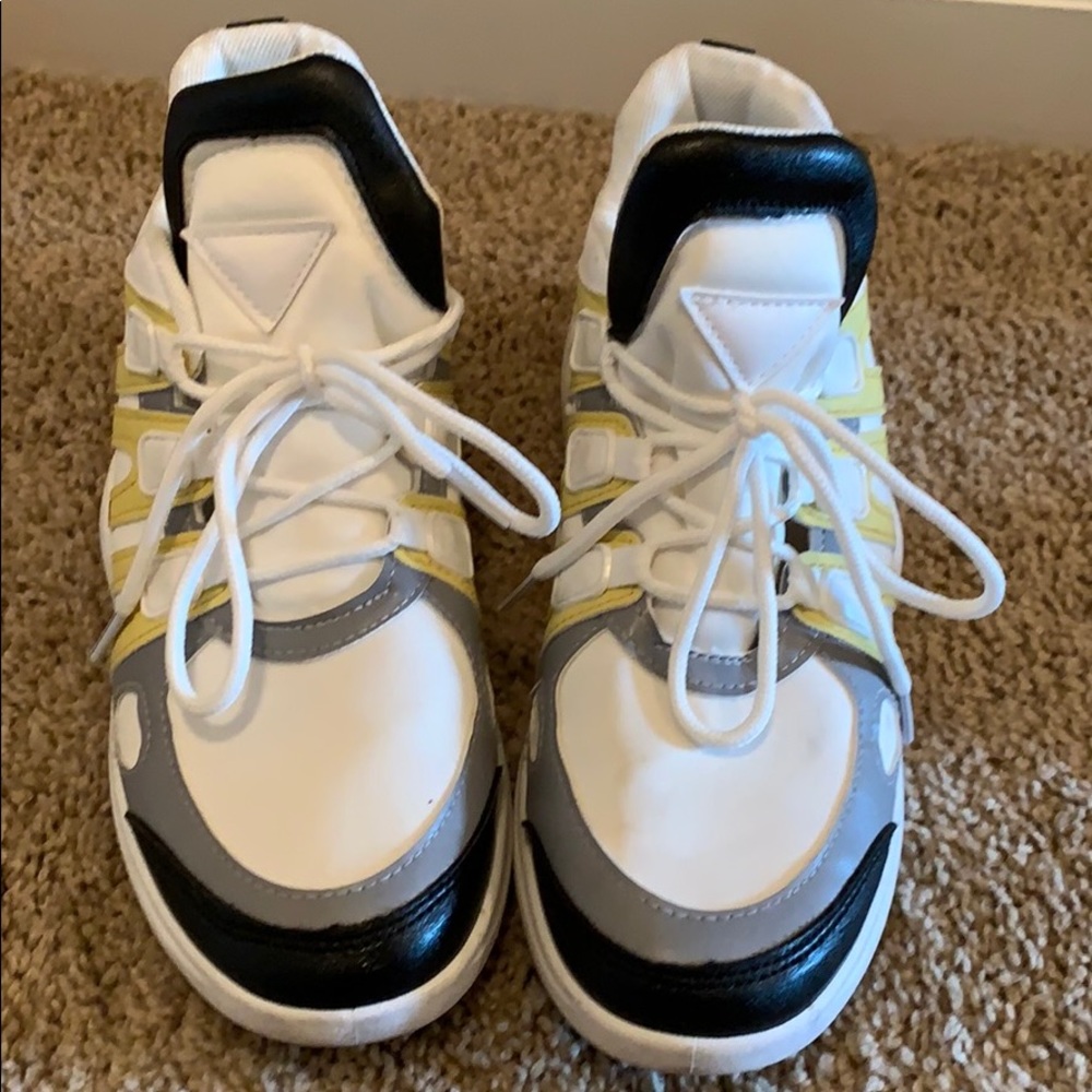 Ladies casual shoes